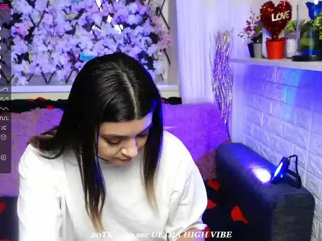 Live sex webcam photo for JellyJux #275606770