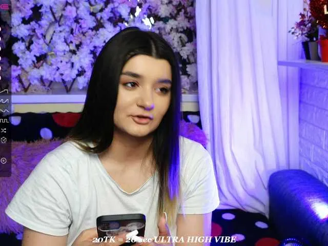 Live sex webcam photo for JellyJux #275626792