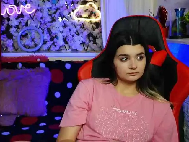 Live sex webcam photo for JellyJux #275707677