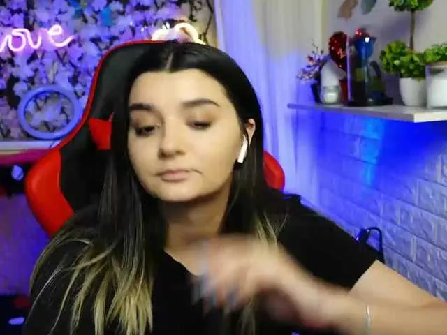 Live sex webcam photo for JellyJux #275743654