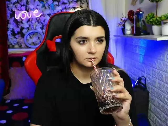 Live sex webcam photo for JellyJux #275750930