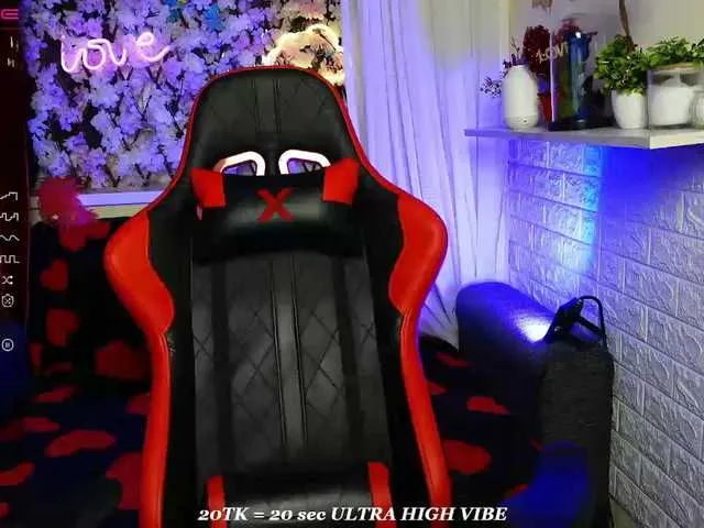 Live sex webcam photo for JellyJux #275828741