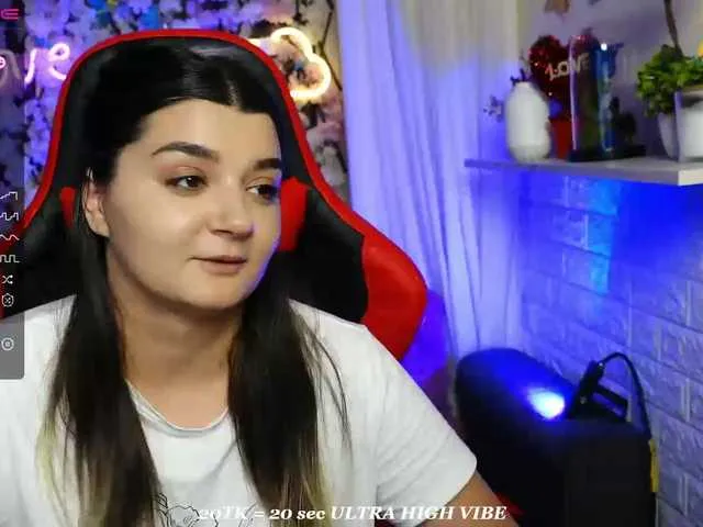 Live sex webcam photo for JellyJux #275942510