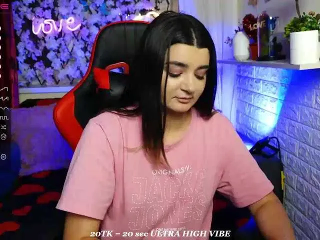 Live sex webcam photo for JellyJux #275959628