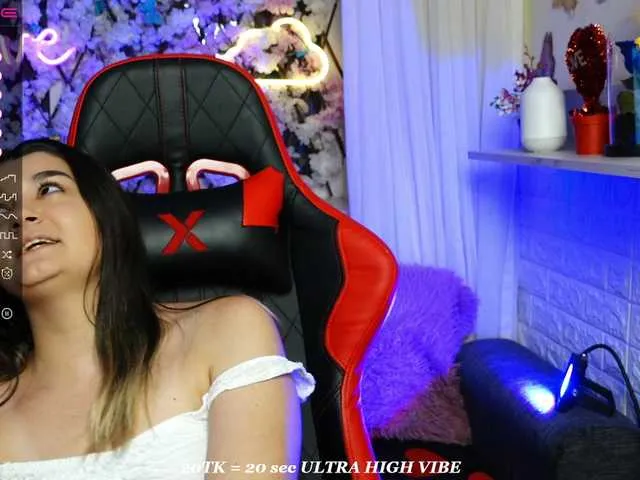 Live sex webcam photo for JellyJux #276013450