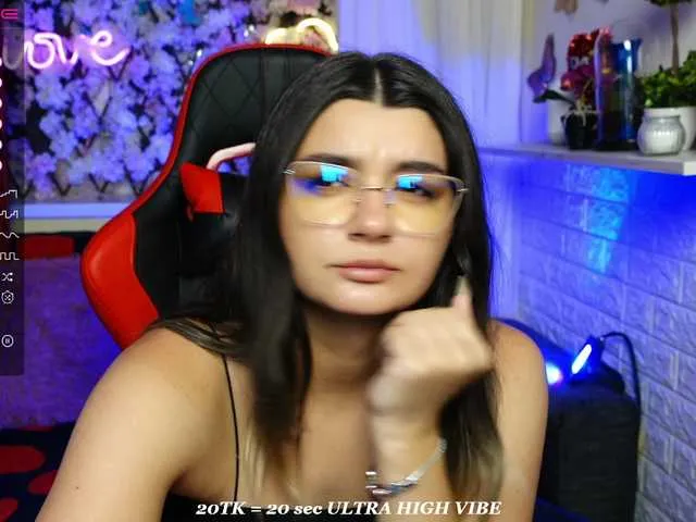 Live sex webcam photo for JellyJux #276044489