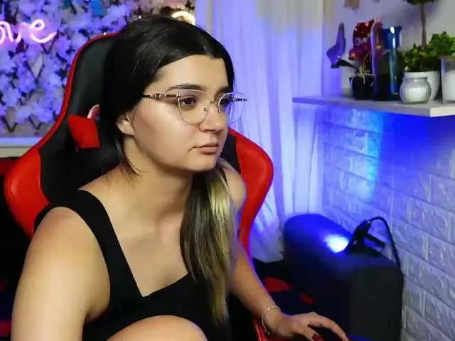 Live sex webcam photo for JellyJux #276075883