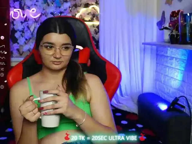 Live sex webcam photo for JellyJux #276089053