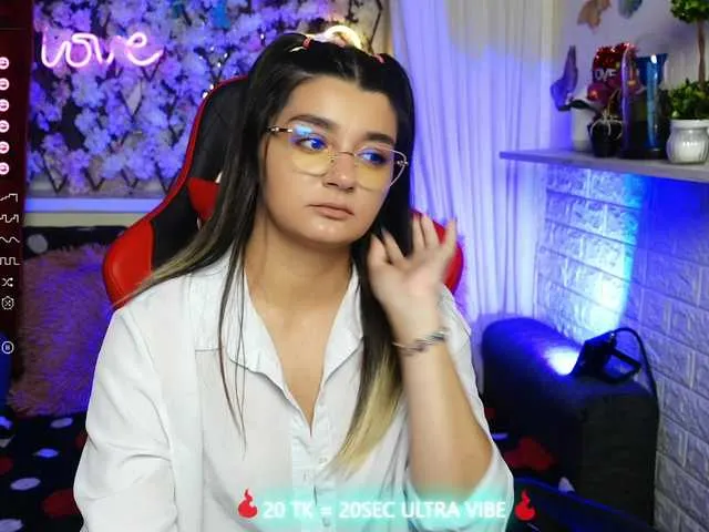 Live sex webcam photo for JellyJux #276110335