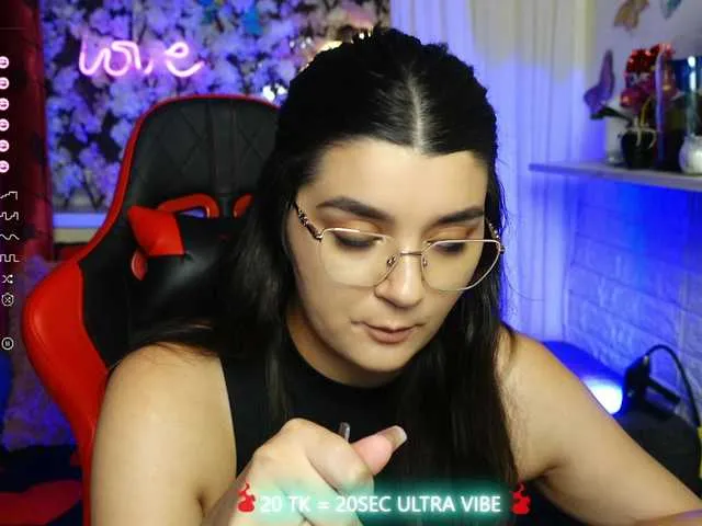 Live sex webcam photo for JellyJux #276123367