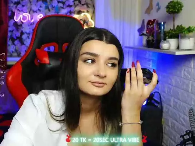 Live sex webcam photo for JellyJux #276139191