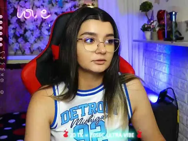 Live sex webcam photo for JellyJux #276152473