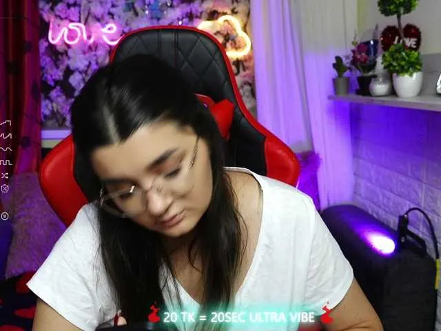 Live sex webcam photo for JellyJux #276205330