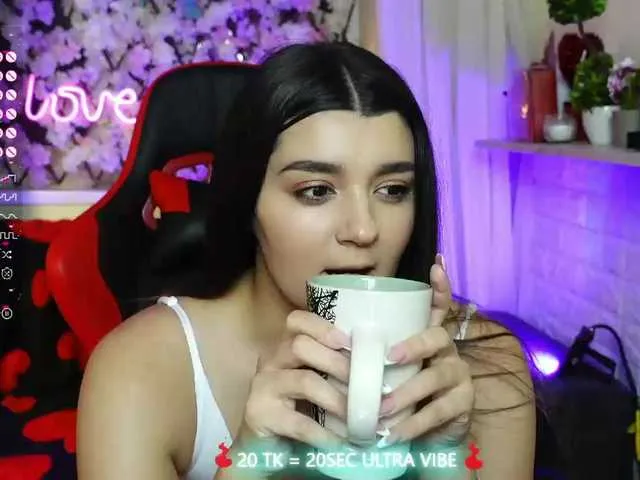 Live sex webcam photo for JellyJux #276394733