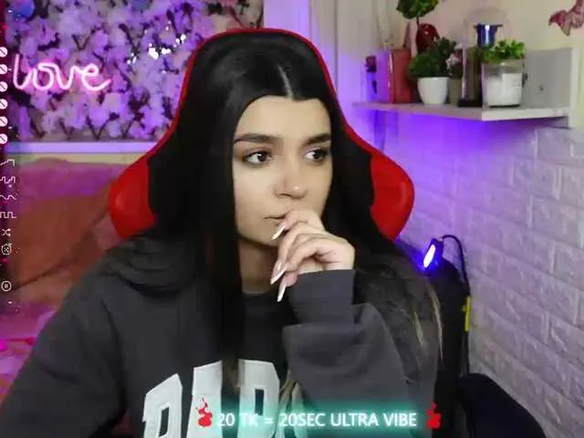 Live sex webcam photo for JellyJux #276462923