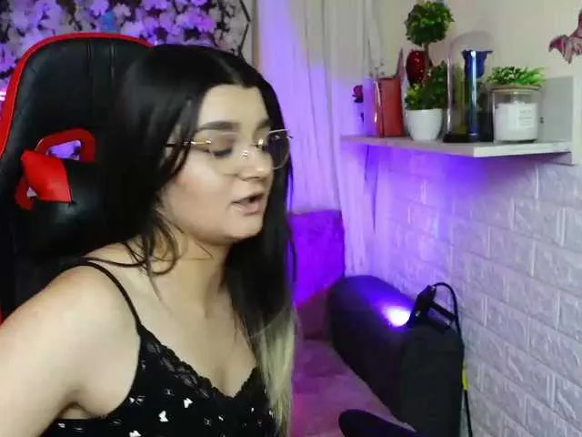 Live sex webcam photo for JellyJux #276497193