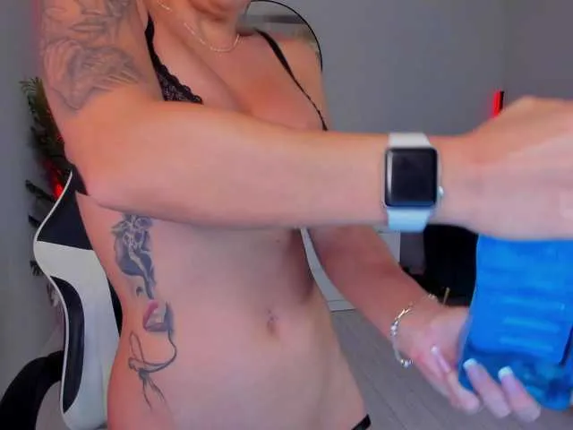 Live sex webcam photo for JellyPie #290333075