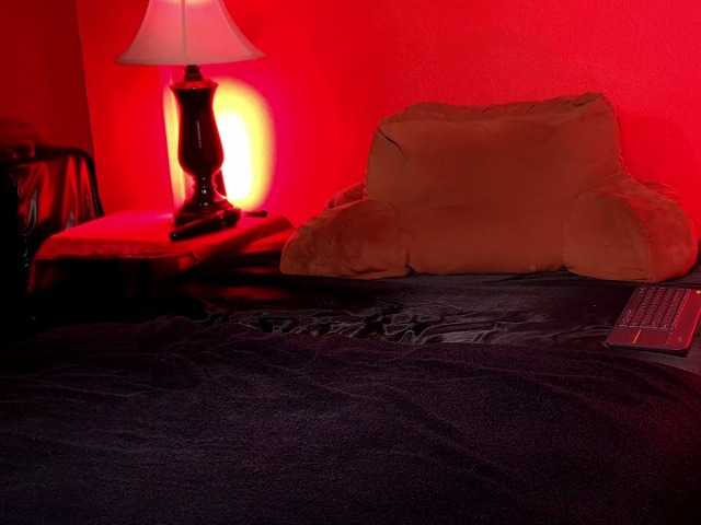 Live sex webcam photo for JennStarXXX #290396533