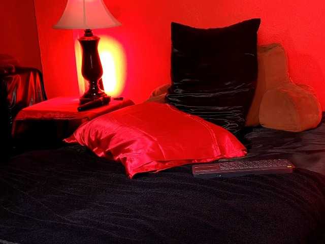 Live sex webcam photo for JennStarXXX #290782765