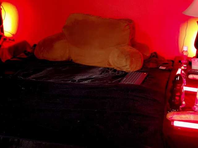 Live sex webcam photo for JennStarXXX #292198037