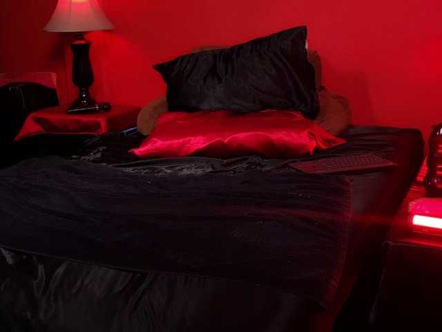 Live sex webcam photo for JennStarXXX #292248656