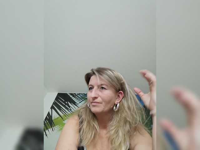 Live sex webcam photo for JennaDeluxe #288022556