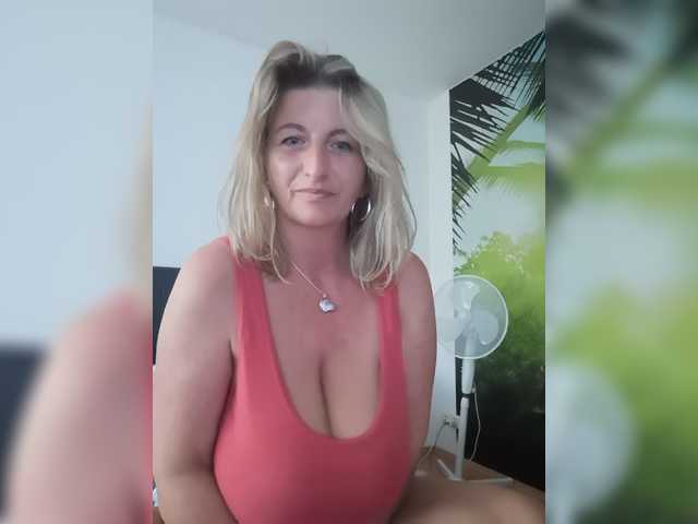 Live sex webcam photo for JennaDeluxe #288022625