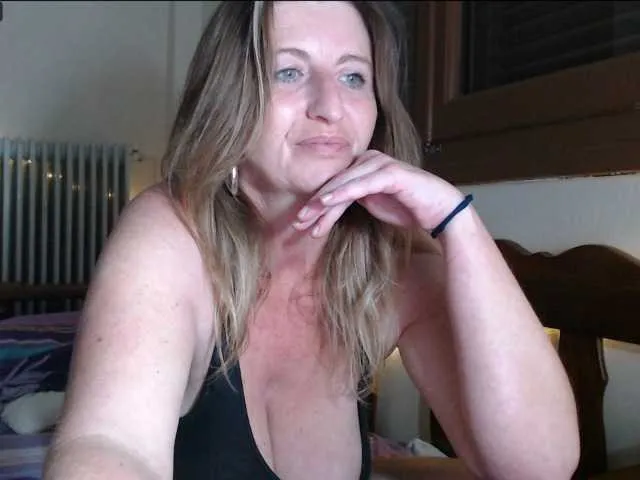 Live sex webcam photo for JennaDeluxe #288022801