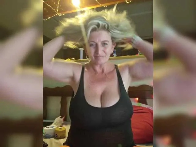 Live sex webcam photo for JennaDeluxe #290546019