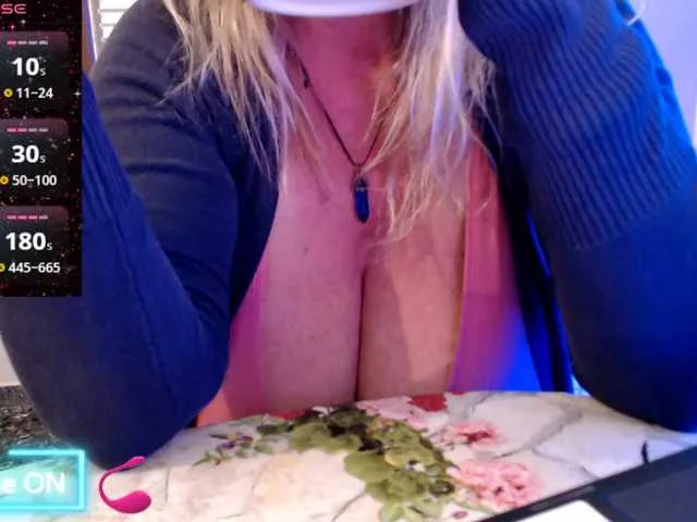 Live sex webcam photo for JennaDeluxe #292429399