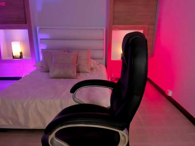 Live sex webcam photo for JennaOlson #275566252