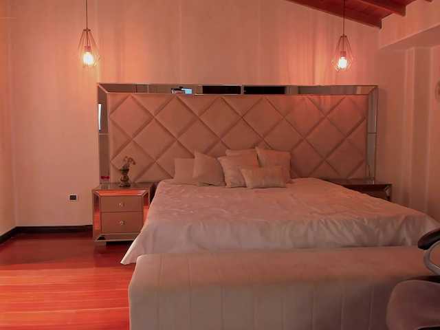 Live sex webcam photo for JennaOlson #276457773