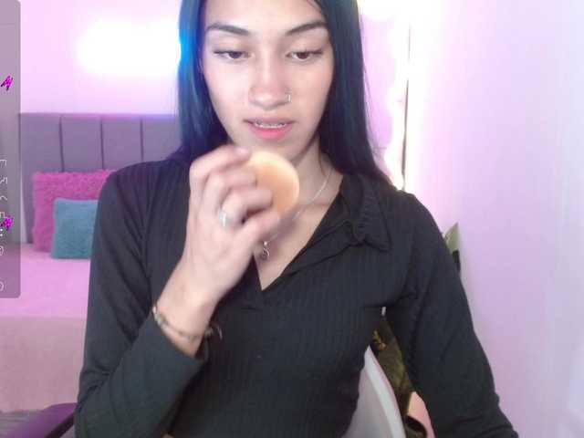 Live sex webcam photo for Jenner-tay #277310543
