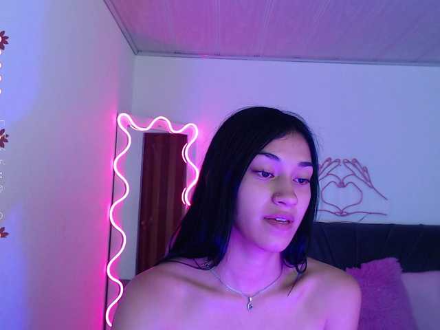 Live sex webcam photo for Jenner-tay #277621157