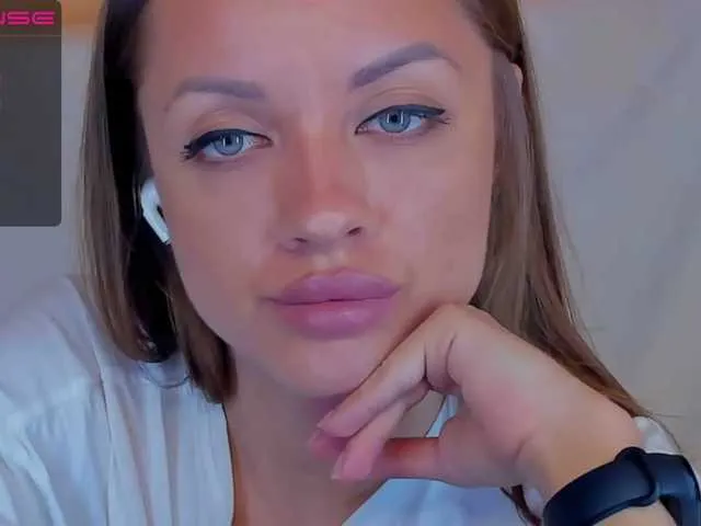 Live sex webcam photo for JenniferBomb #272932270
