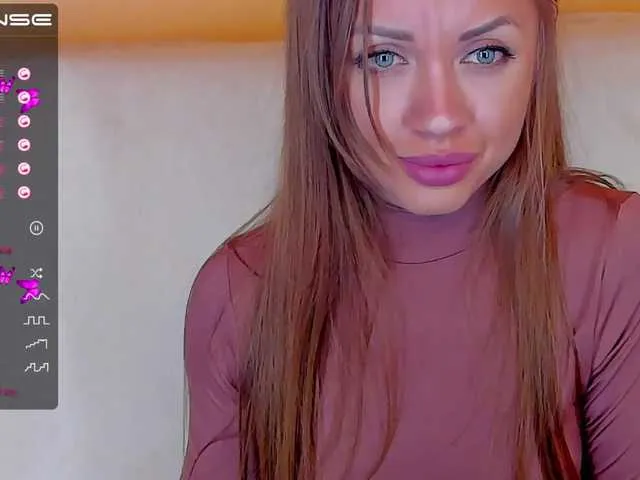 Live sex webcam photo for JenniferBomb #273540504
