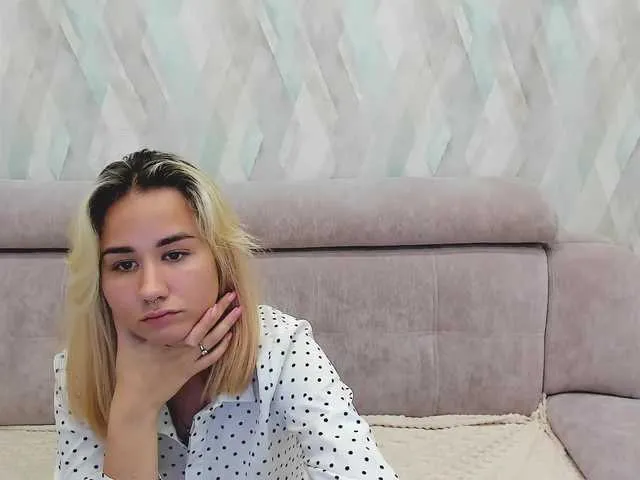 Live sex webcam photo for JenniferLO #274584806