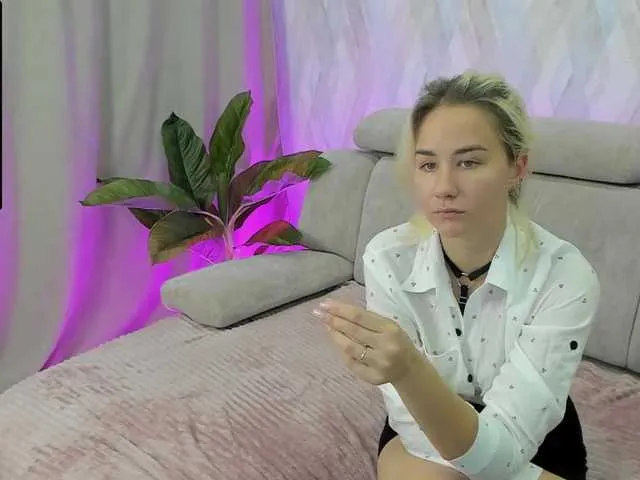 Live sex webcam photo for JenniferLO #274624638