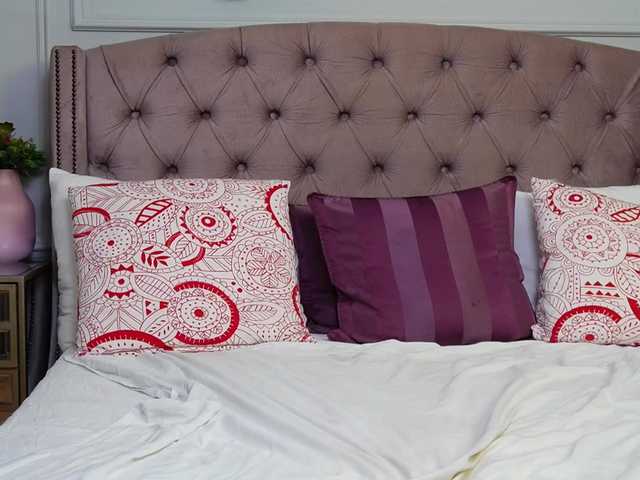 Live sex webcam photo for JenniferLovve #291979289