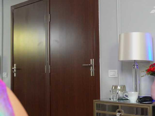 Live sex webcam photo for JenniferLovve #292160876