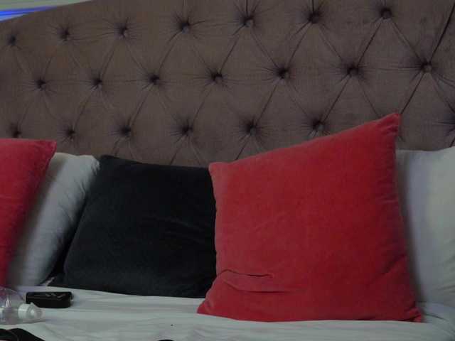 Live sex webcam photo for JenniferLovve #292212178