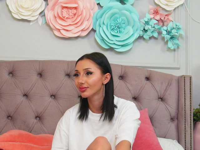 Live sex webcam photo for JenniferLovve #292261650