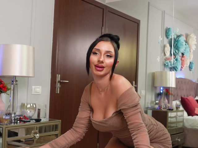 Live sex webcam photo for JenniferLovve #292423110