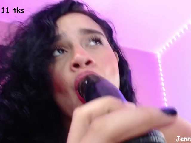 Live sex webcam photo for JenniferLucch #272329693