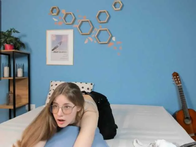 Live sex webcam photo for JenniferWise #272789322