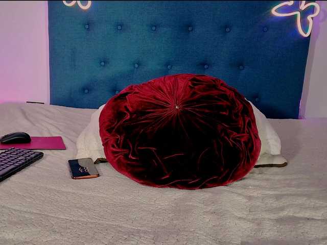 Live sex webcam photo for Jenny-Sweet1 #292018077