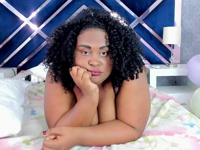 Live sex webcam photo for JennyBig3 #271741691