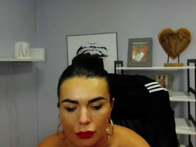 Live sex webcam photo for JennyLUST #275990160