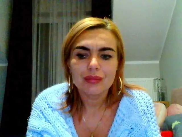 Live sex webcam photo for JennyLUST #290171584