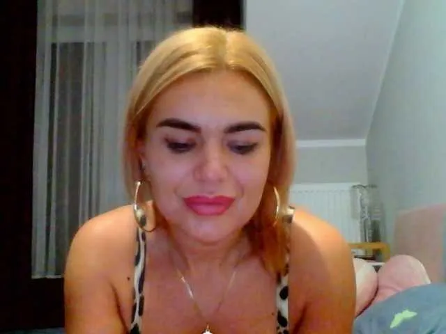 Live sex webcam photo for JennyLUST #290185769